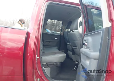 2013 Ram 1500 Big Horn z USA, uszkodzony, nr VIN 1C6RR6GT6DS694243